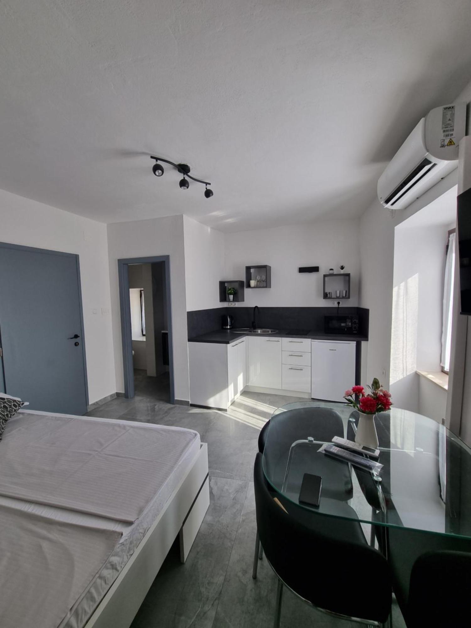 Apartments And Room Vela Senj  Værelse billede